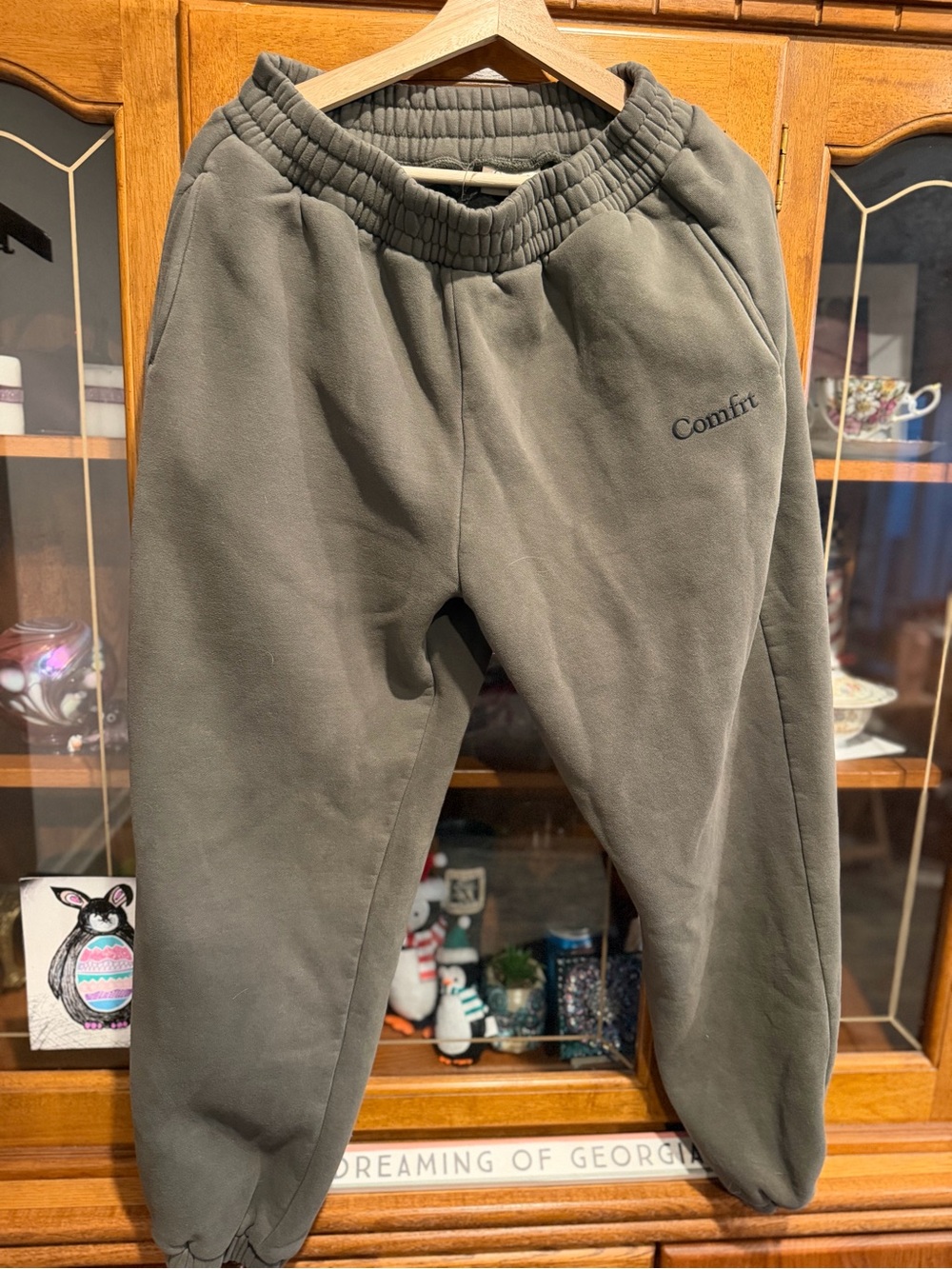 Comfrt women’s unisex M bottoms like new oversized olive green cuffed joggers